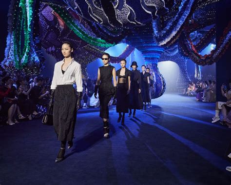 Dior's Reprised Shenzhen Show Garner Over 130 